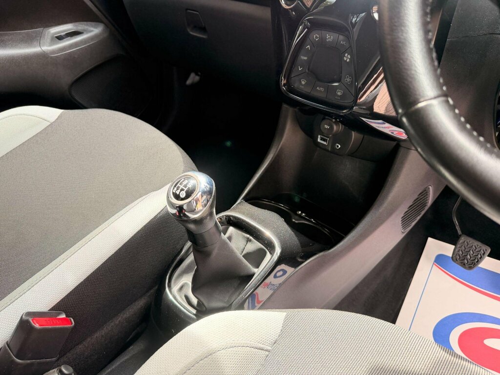 Toyota Aygo Hatchback White #11