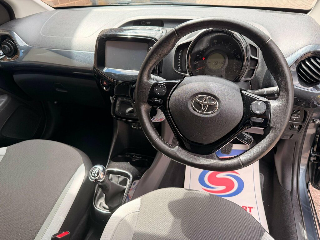 Toyota Aygo Hatchback White #9