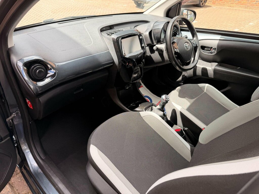 Toyota Aygo Hatchback White #22