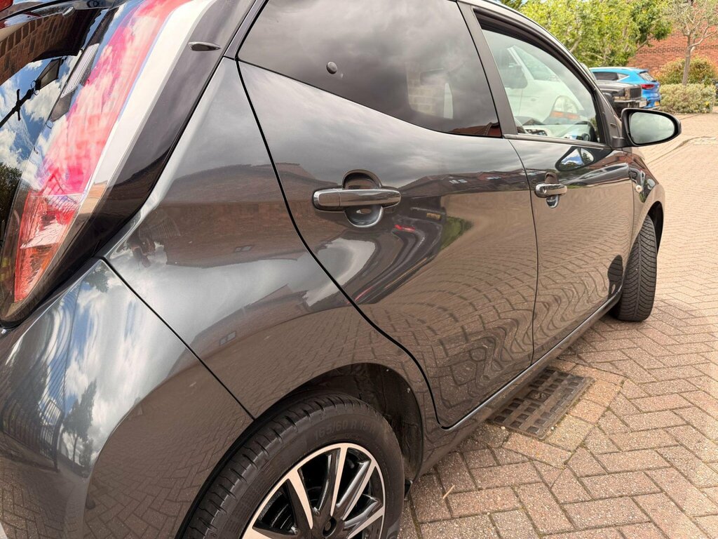 Toyota Aygo Hatchback White #35