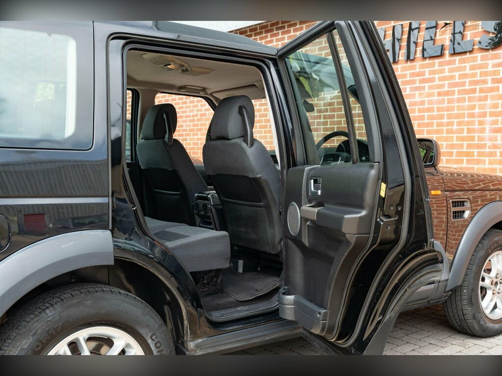 Land Rover Discovery 3 Discovery Silver #26