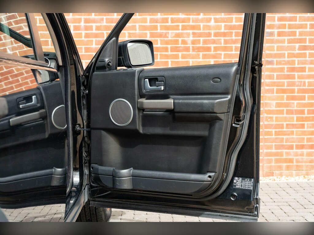 Land Rover Discovery 3 Discovery Silver #19