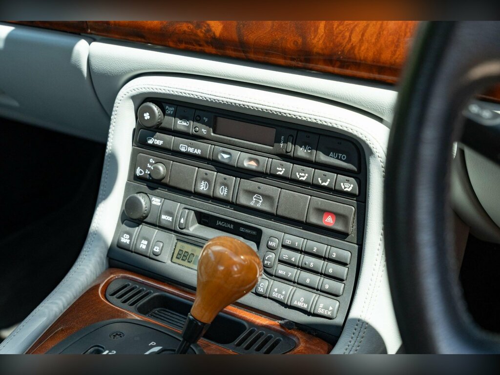 Jaguar XK8 4.2 2dr Black #16