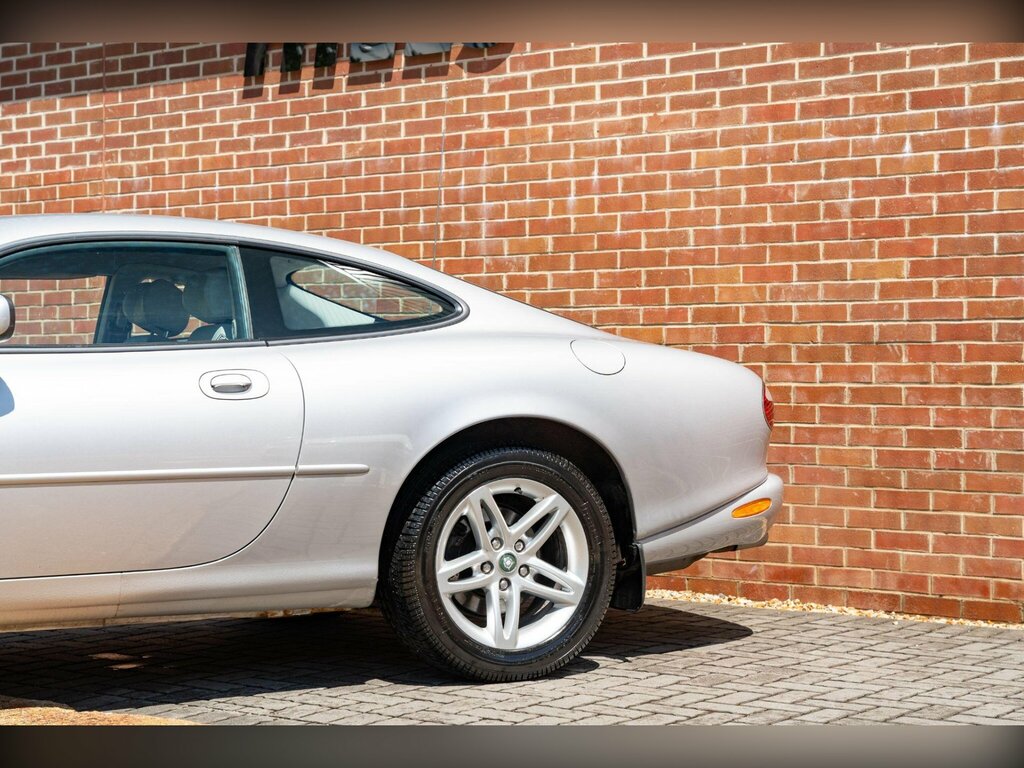 Jaguar XK8 4.2 2dr Black #11