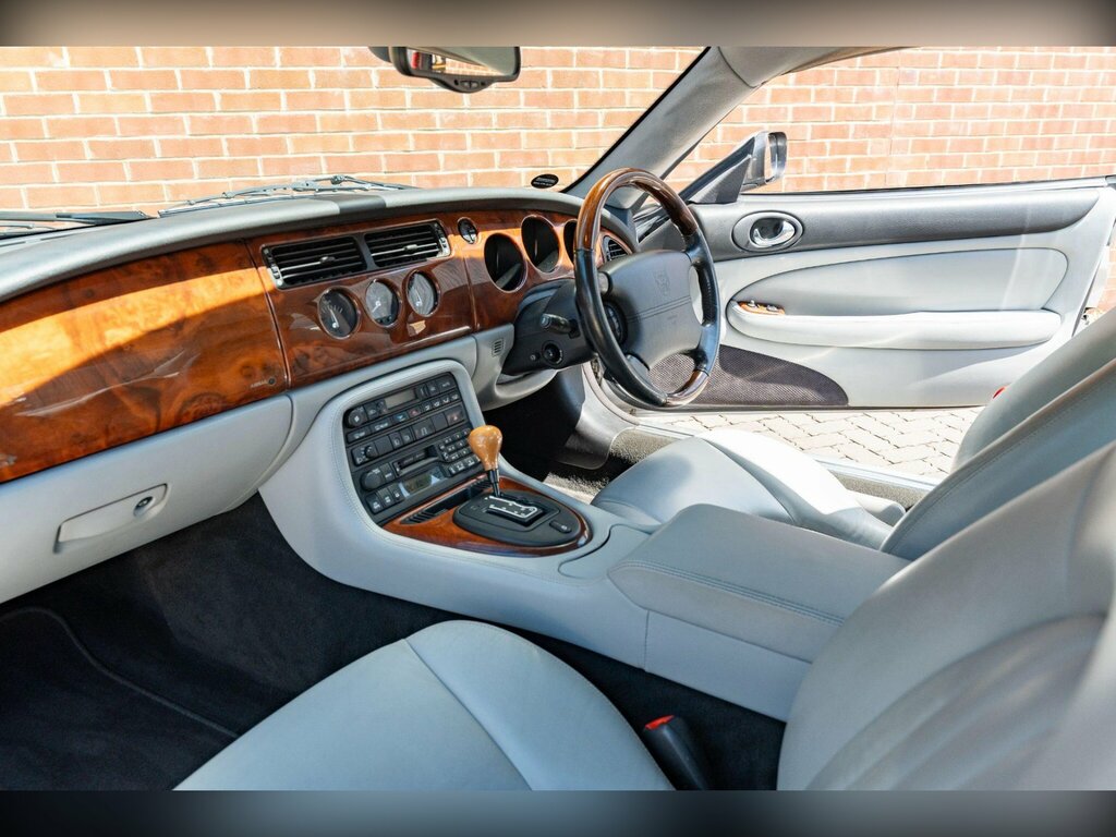 Jaguar XK8 4.2 2dr Black #14