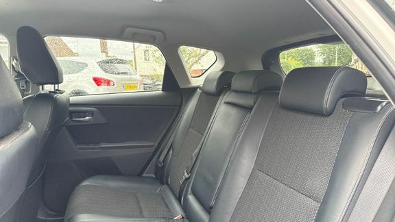 Toyota Auris 1.4 Icon D-4d 89 Bhp White #17