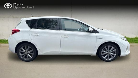 Toyota Auris Excel 1.8Cvt White #2