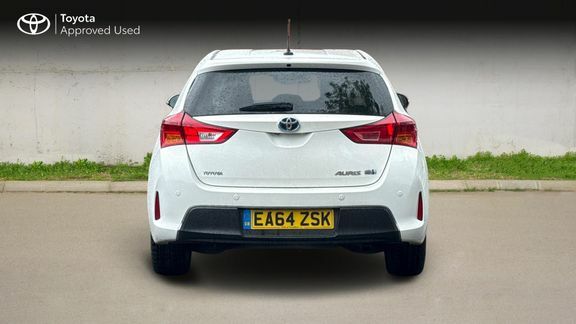Toyota Auris Excel 1.8Cvt White #4