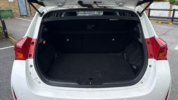 Toyota Auris 1.4 Icon D-4d 89 Bhp White #18