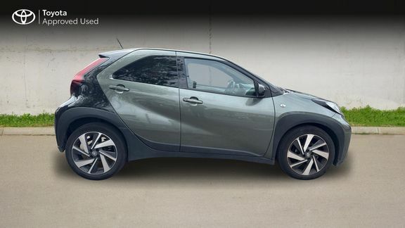Toyota Aygo X Edge Manual Green #2