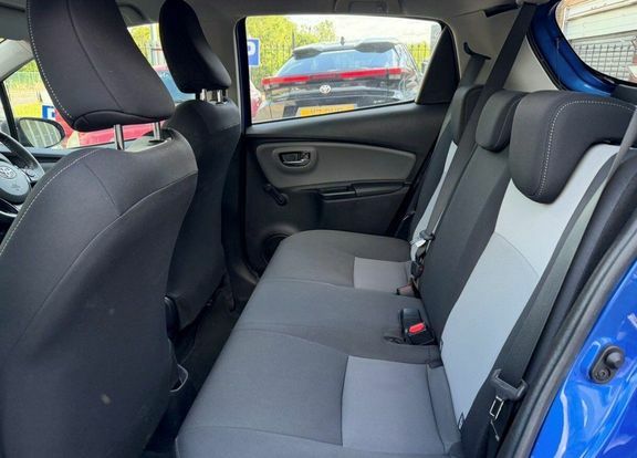 Toyota Yaris Icon Tech 1.5 Red #5