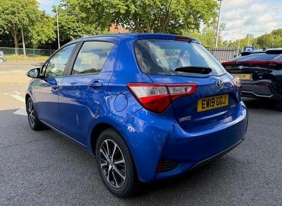 Toyota Yaris Icon Tech 1.5 Red #2