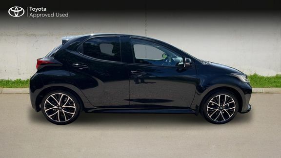 Toyota Yaris Design Black #2