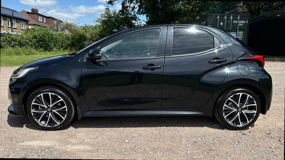 Toyota Yaris Design Black #6