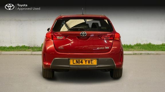 Toyota Auris Excel 1.8Cvt Pr Tg Red #4