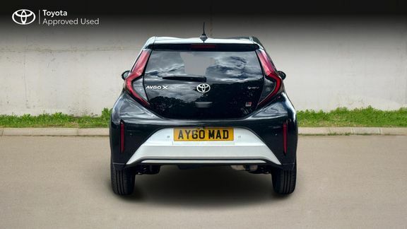 Toyota Aygo X Gr Sport White #4