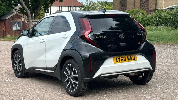 Toyota Aygo X Gr Sport White #5