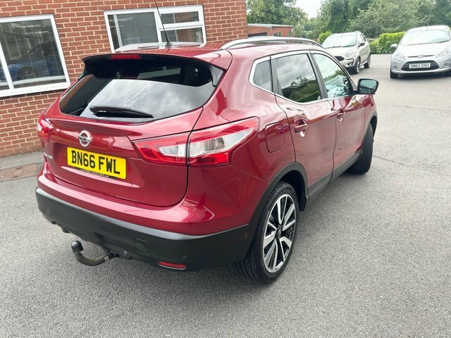 Nissan Qashqai 2016 1.5 Dci Tekna Suv 2Wd Euro Red #3