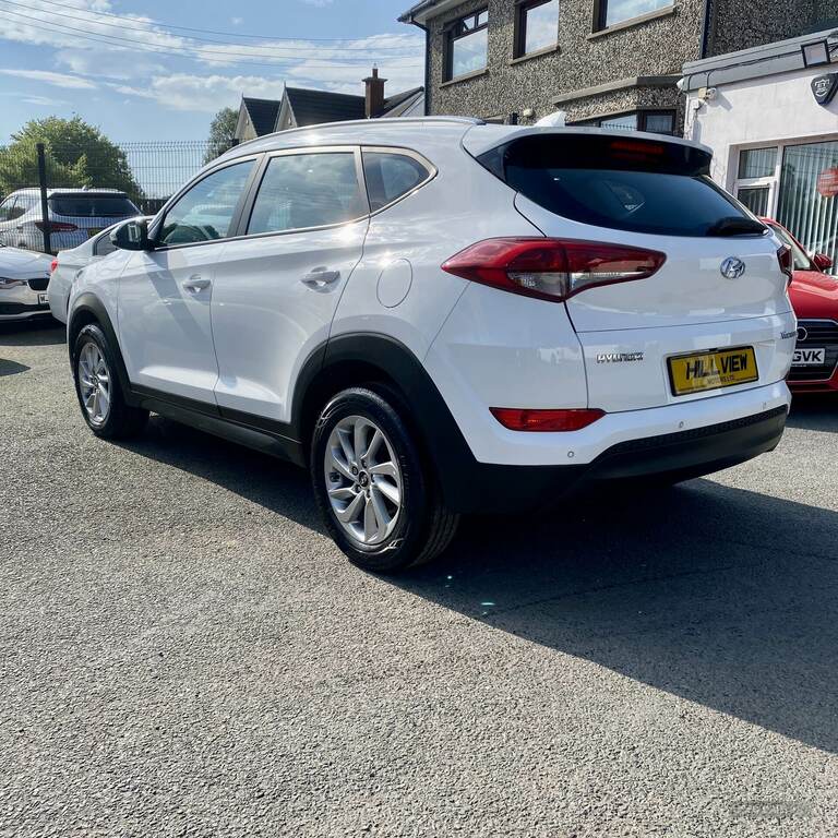 Hyundai Tucson 1.7 Crdi Blue Drive Se Nav 2Wd White #2