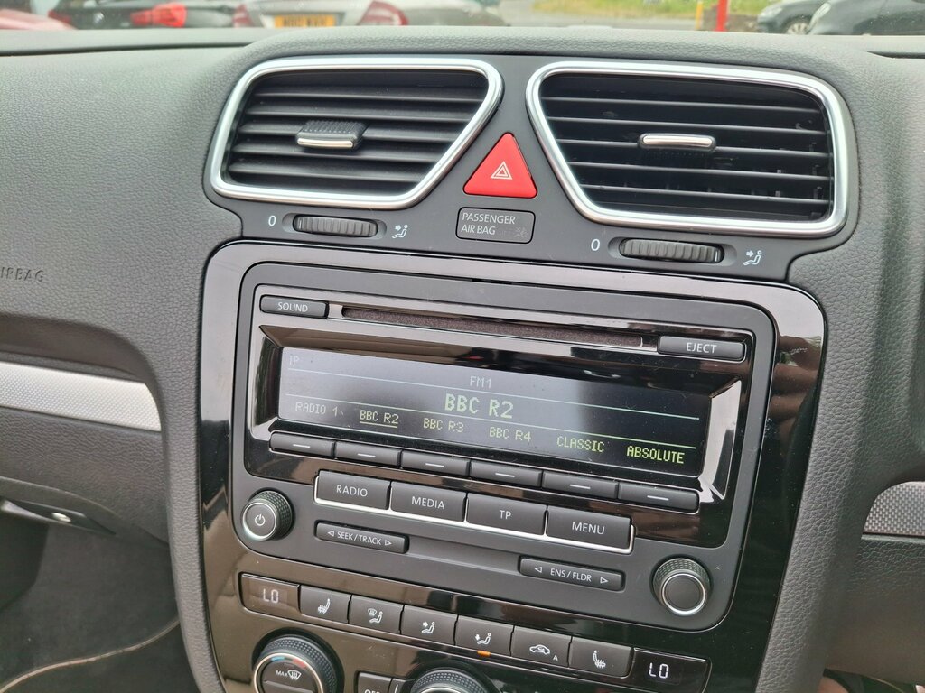 Volkswagen EOS Sport Tsi Black #28