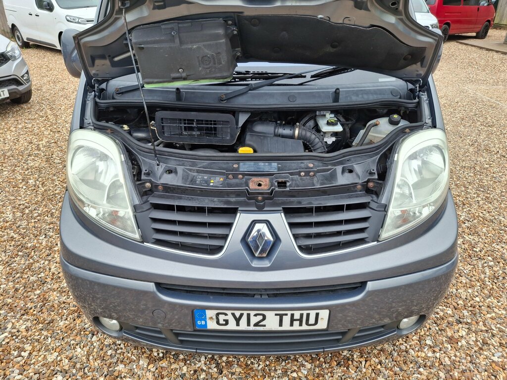Renault Trafic Combi Van Silver #31