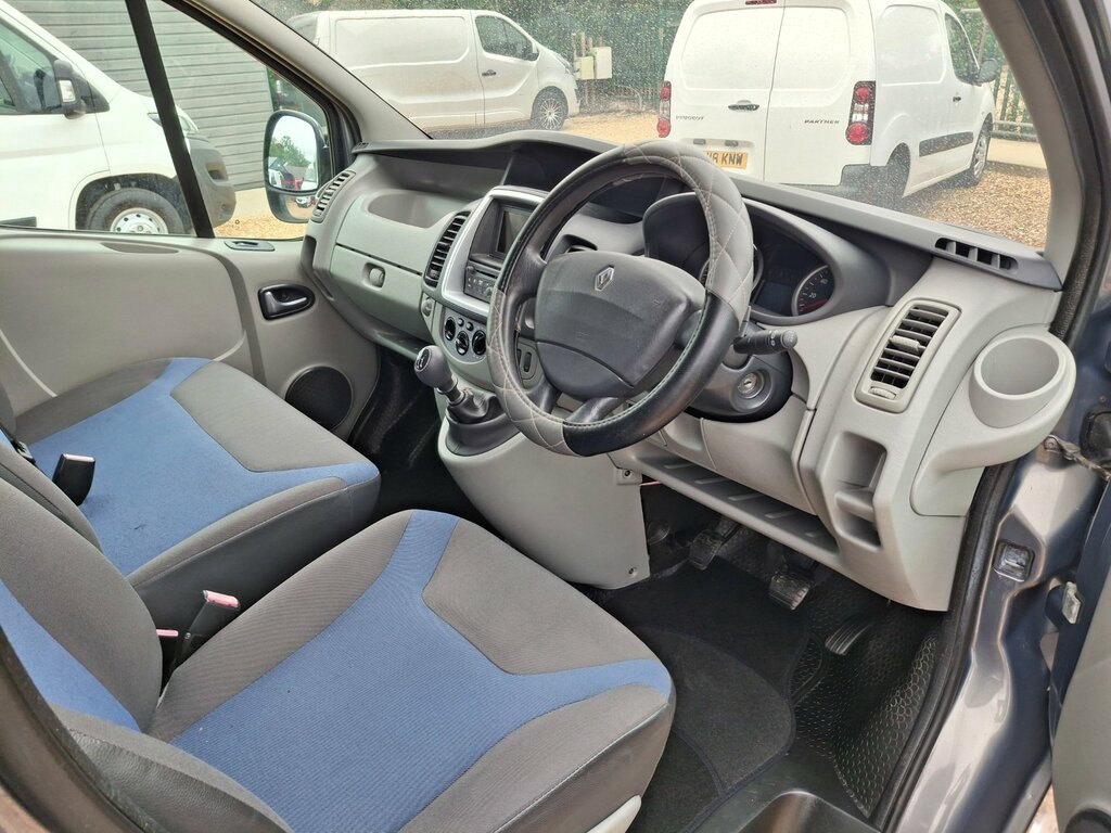 Renault Trafic Combi Van Silver #9