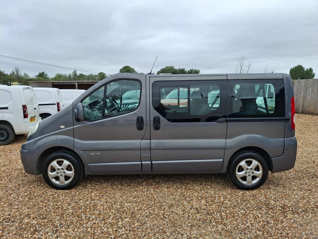 Renault Trafic Combi Van Silver #7