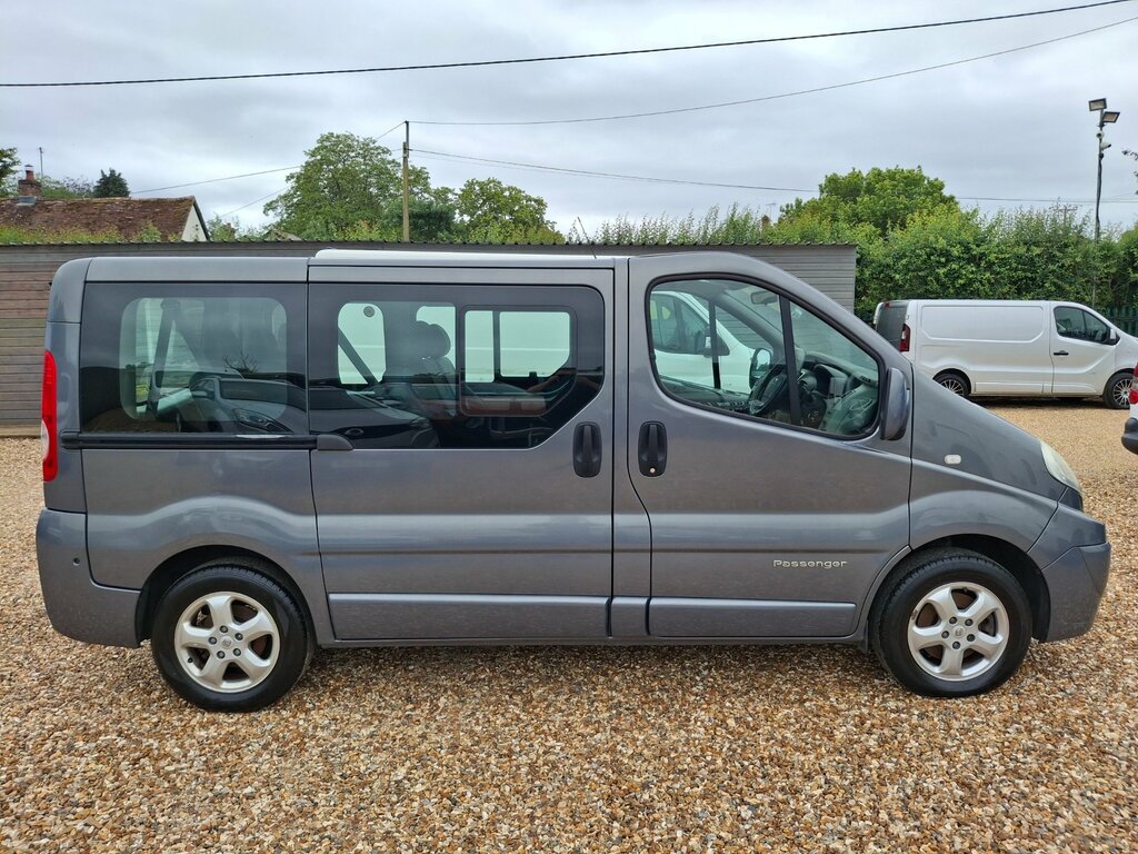 Renault Trafic Combi Van Silver #8