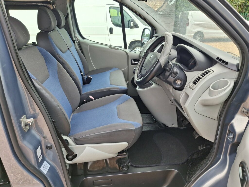 Renault Trafic Combi Van Silver #10