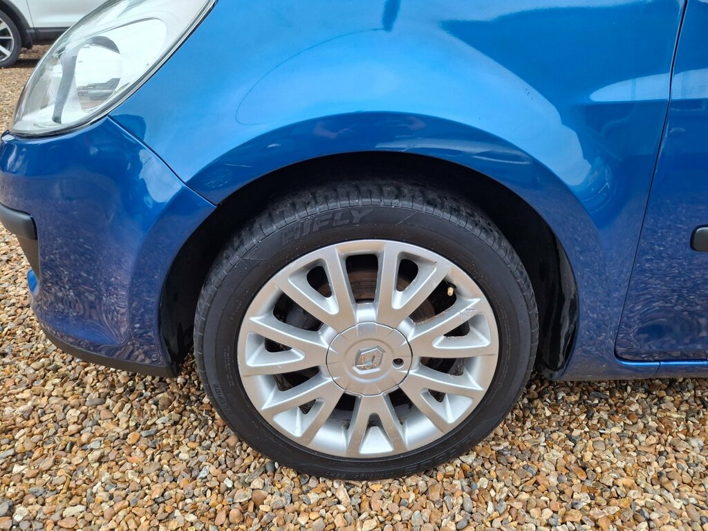 Renault Clio Expression Silver #32