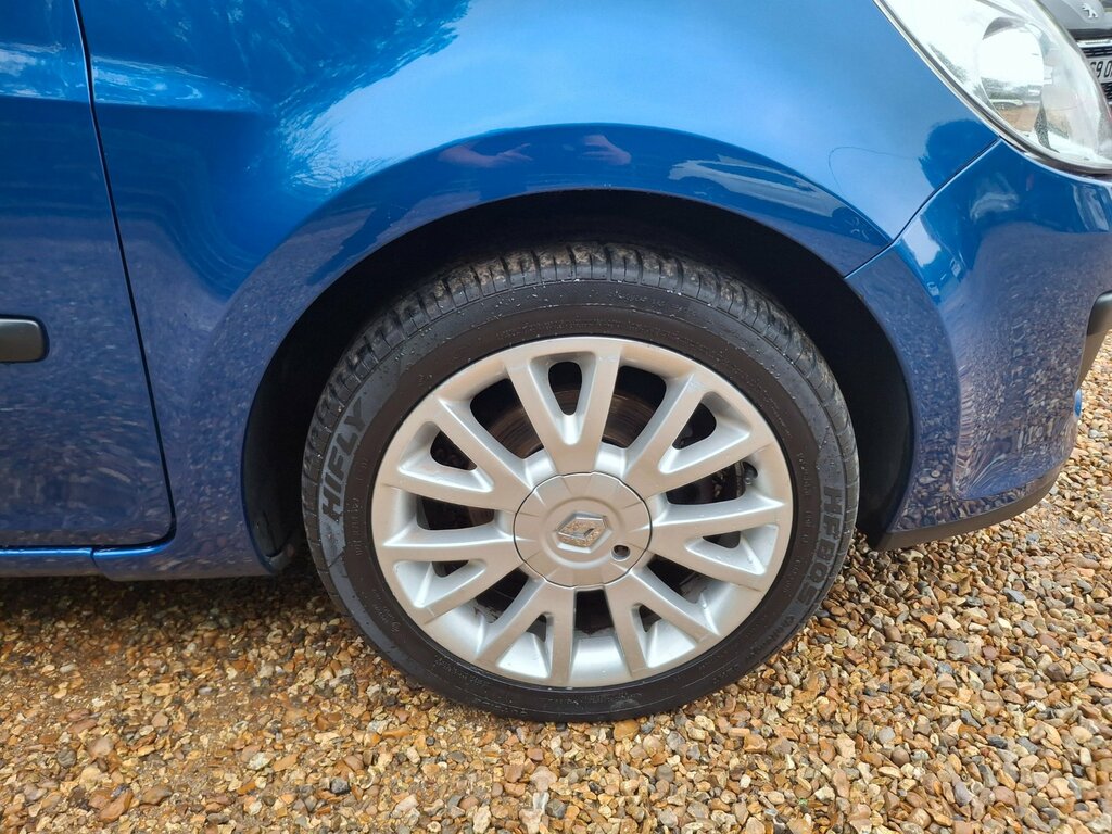 Renault Clio Expression Silver #29