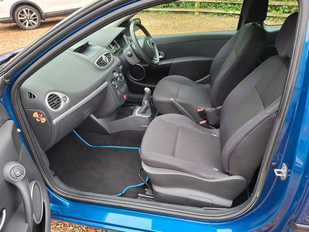 Renault Clio Expression Silver #12