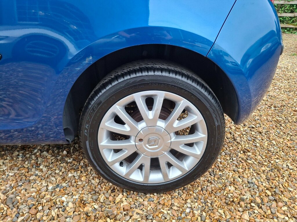 Renault Clio Expression Silver #31