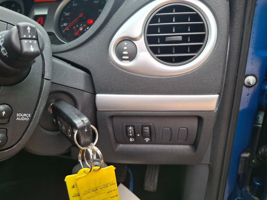 Renault Clio Expression Silver #24