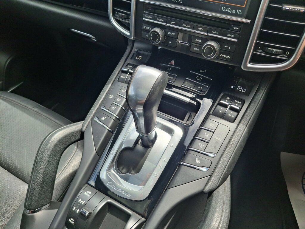 Porsche Cayenne 4.8L V8 Gts Tiptronic S 420 Bhp White #26
