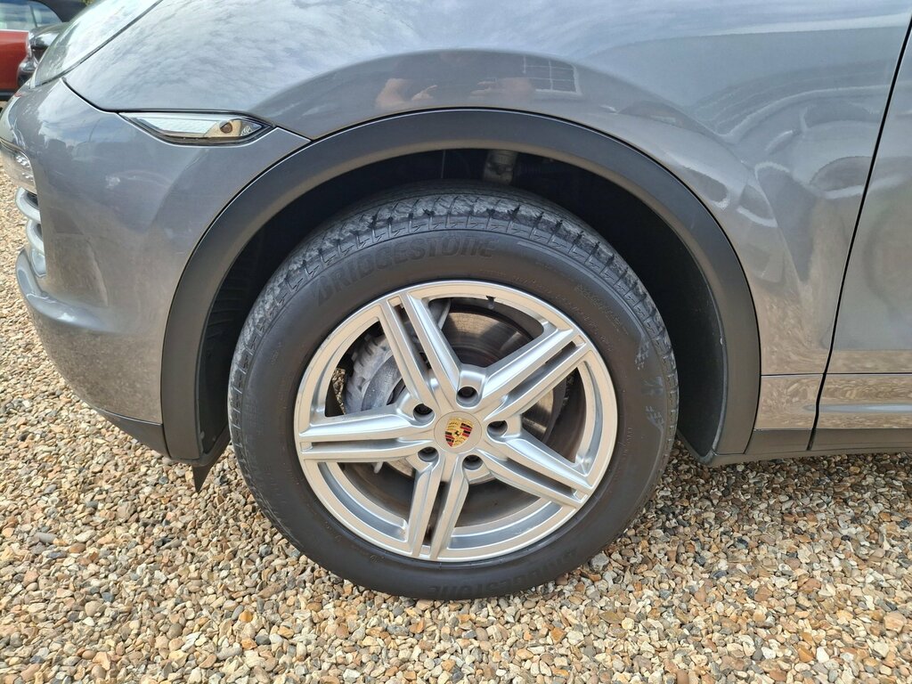 Porsche Cayenne 4.8L V8 Gts Tiptronic S 420 Bhp White #41