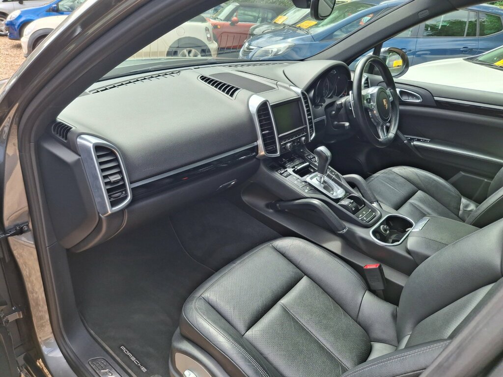 Porsche Cayenne 4.8L V8 Gts Tiptronic S 420 Bhp White #12