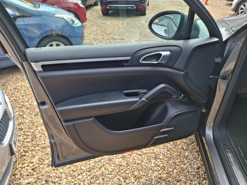 Porsche Cayenne 4.8L V8 Gts Tiptronic S 420 Bhp White #17