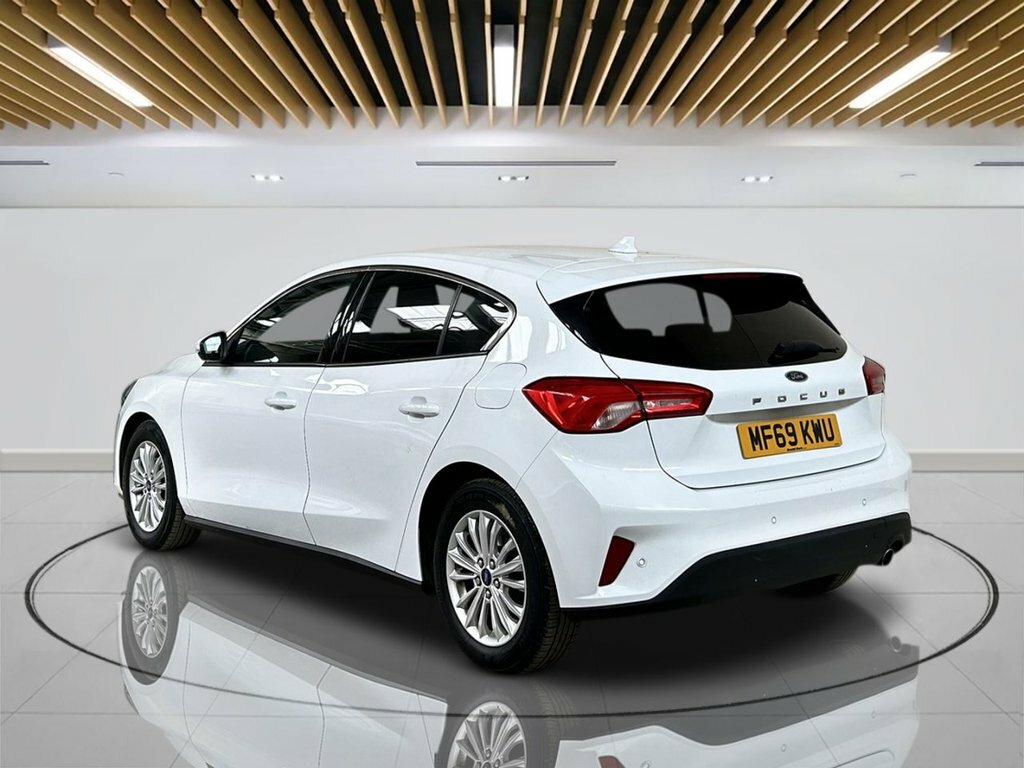 Ford Focus 1L Titanium MF69KWU White #5