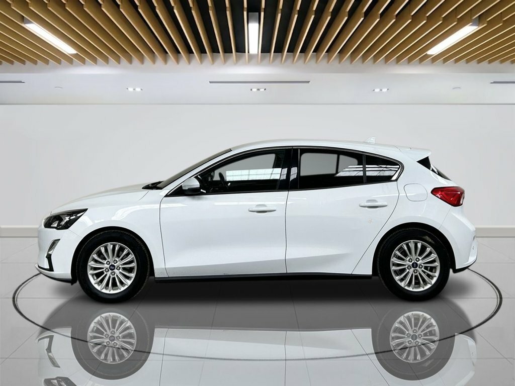 Ford Focus 1L Titanium MF69KWU White #4