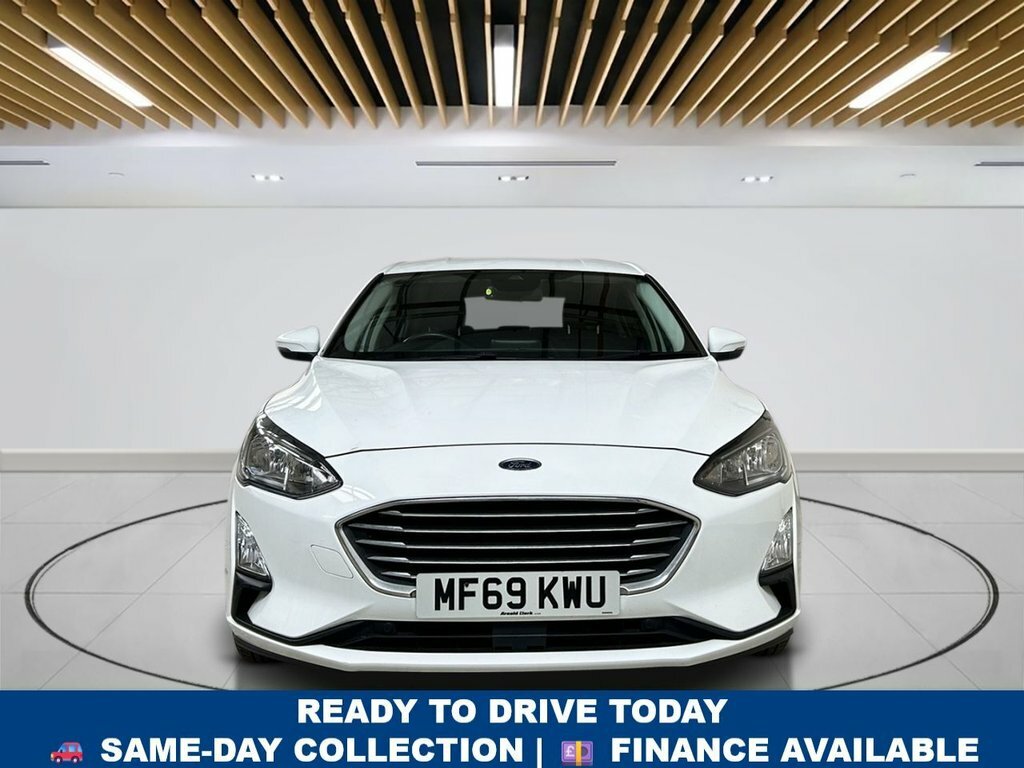 Ford Focus 1L Titanium MF69KWU White