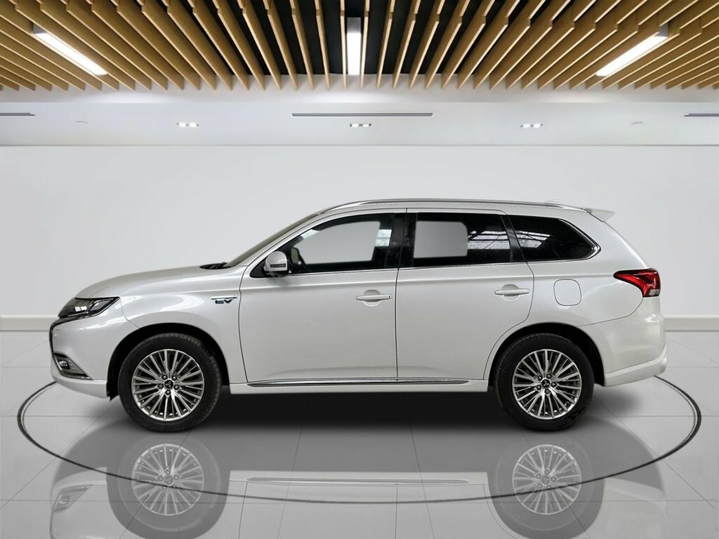 Mitsubishi Outlander 2.4L Exceed Safety DV70EZU White #5