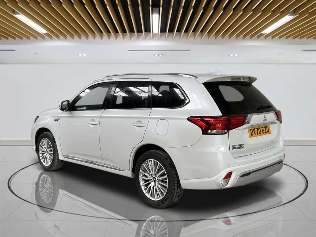 Mitsubishi Outlander 2.4L Exceed Safety DV70EZU White #6