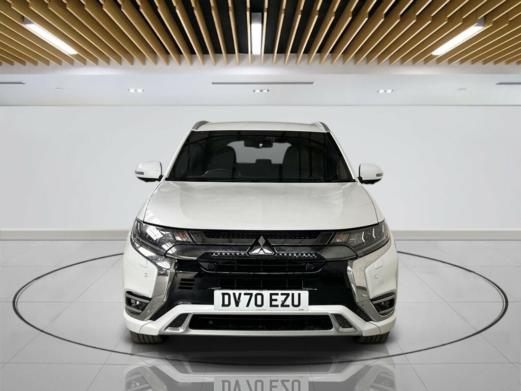 Mitsubishi Outlander 2.4L Exceed Safety DV70EZU White #2