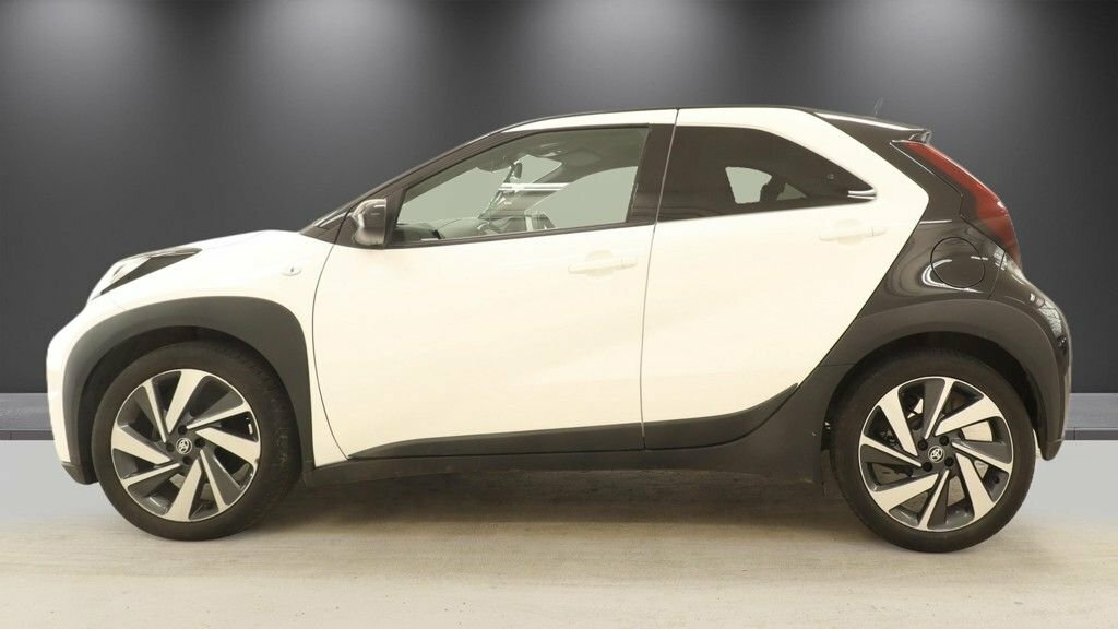 Toyota Aygo X 1L Edge LO23HGD White #6