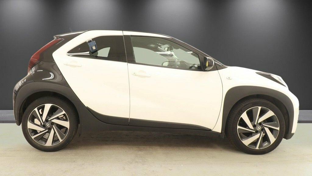 Toyota Aygo X 1L Edge LO23HGD White #5