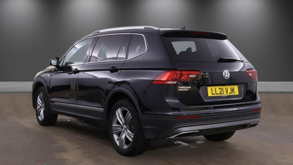 Volkswagen Tiguan Allspace 1.5L Match Black #3