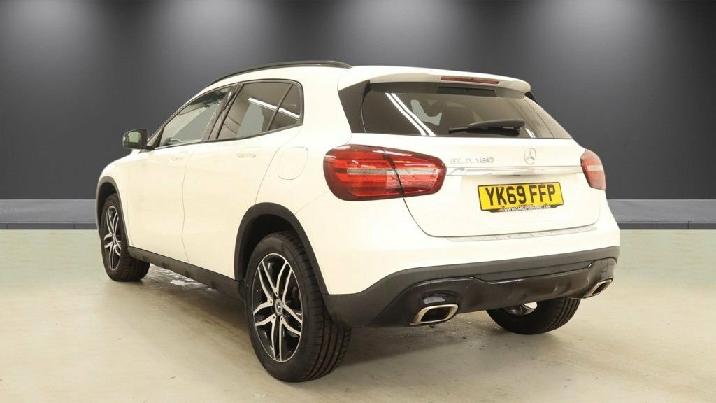 Mercedes-Benz GLA Class 1.6L Urban Edition White #3