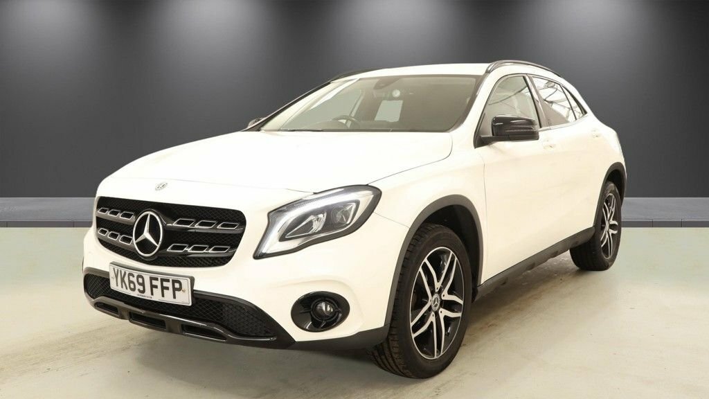 Mercedes-Benz GLA Class 1.6L Urban Edition White #2