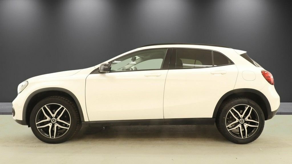 Mercedes-Benz GLA Class 1.6L Urban Edition White #6